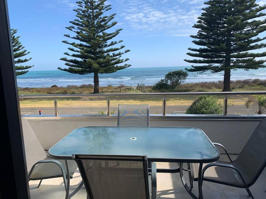 Beach Front Apartment Ohope Екстер'єр фото